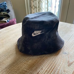 Nike bucket hat